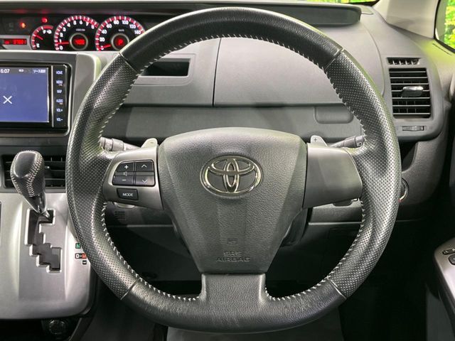 TOYOTA VOXY 2012 Image 31