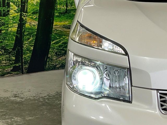 TOYOTA VOXY 2012 Image 31