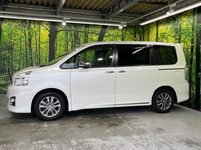 TOYOTA VOXY 2012 Image 31