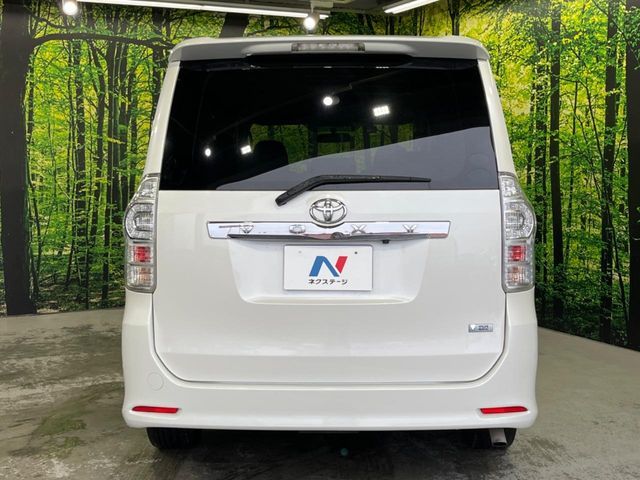 TOYOTA VOXY 2012 Image 31