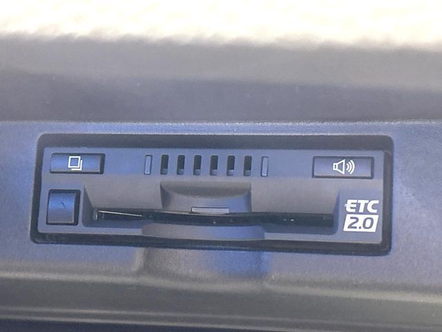 TOYOTA HARRIER HYBRID 2017 Image 31