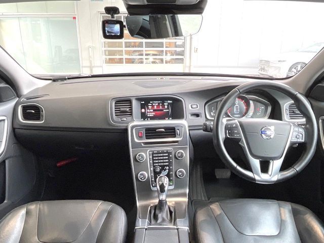 VOLVO V60 2016 Image 31