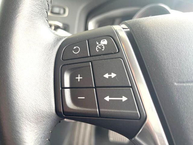 VOLVO V60 2016 Image 31