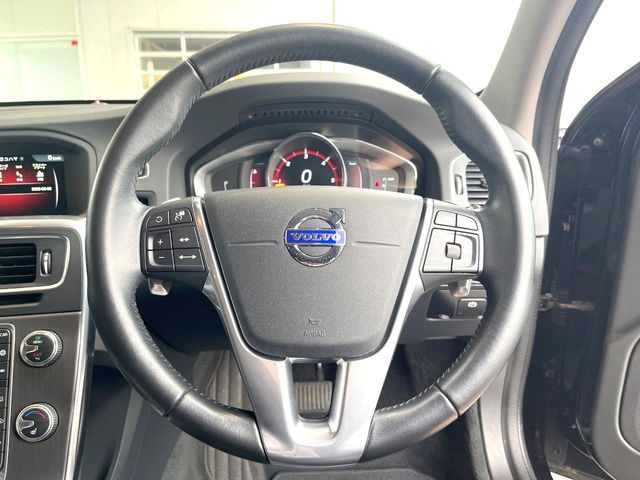 VOLVO V60 2016 Image 31