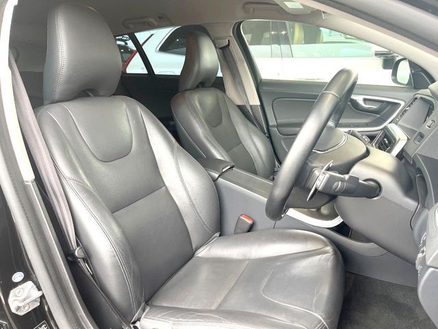 VOLVO V60 2016 Image 31