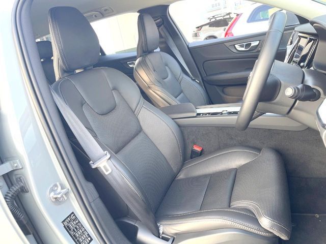 VOLVO V60 2025 Image 31