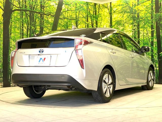 TOYOTA PRIUS 2016 Image 31
