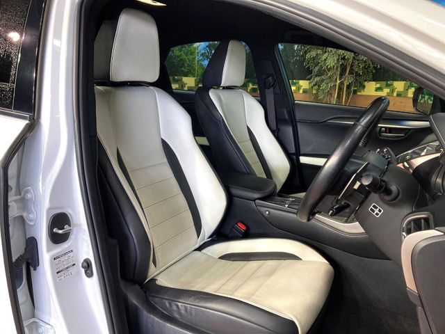 TOYOTA LEXUS NX300 2018 Image 31