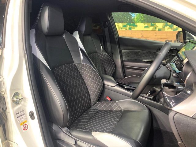 TOYOTA C-HR 2019 Image 31