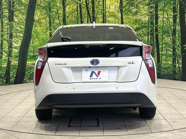 TOYOTA PRIUS 2017 Image 31