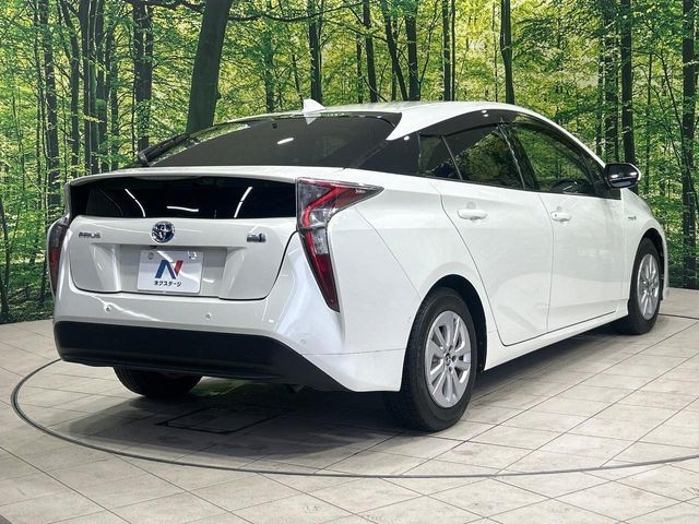 TOYOTA PRIUS 2017 Image 31
