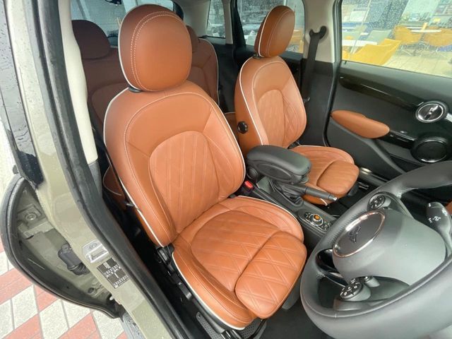 BMW MINI COOPER SD 5DOOR 2021 Image 31