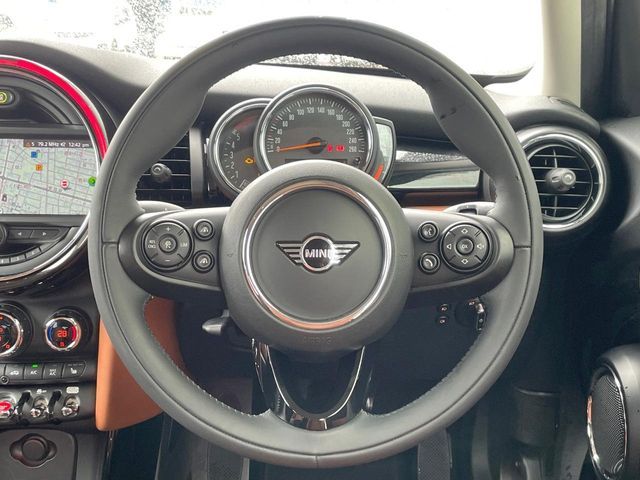 BMW MINI COOPER SD 5DOOR 2021 Image 31