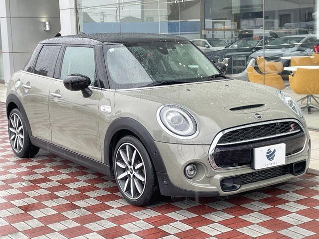 BMW MINI COOPER SD 5DOOR 2021 Image 31