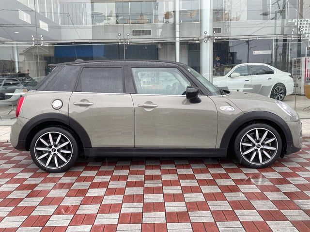 BMW MINI COOPER SD 5DOOR 2021 Image 31