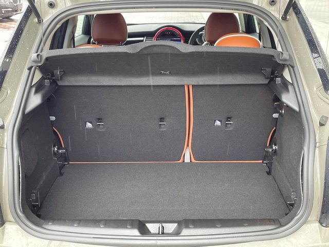 BMW MINI COOPER SD 5DOOR 2021 Image 31