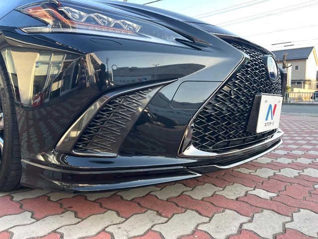 TOYOTA LEXUS ES300H 2019 Image 31