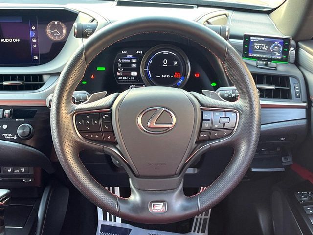 TOYOTA LEXUS ES300H 2019 Image 31