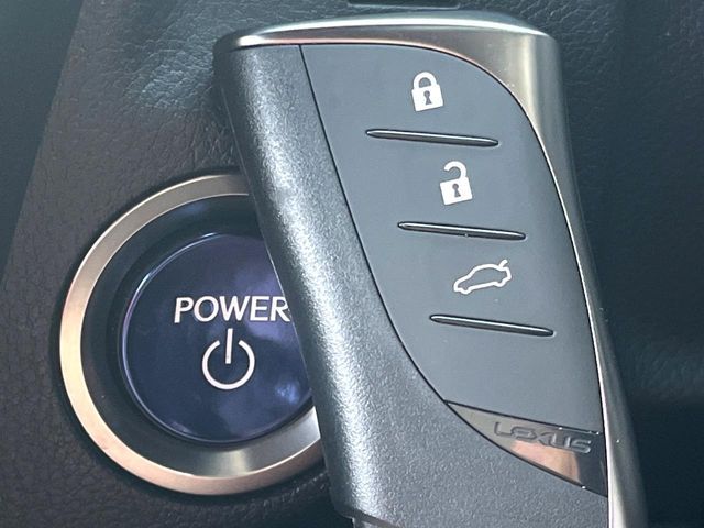 TOYOTA LEXUS ES300H 2019 Image 31