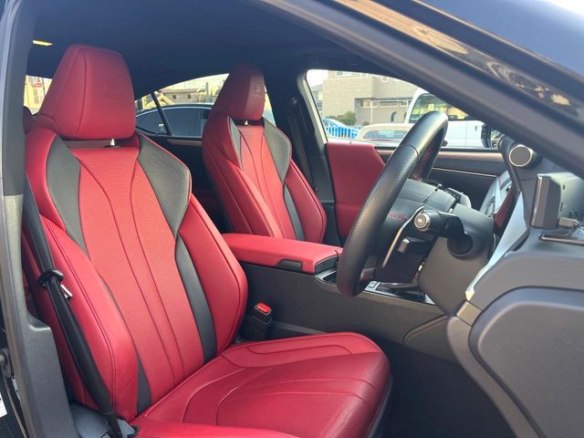 TOYOTA LEXUS ES300H 2019 Image 31