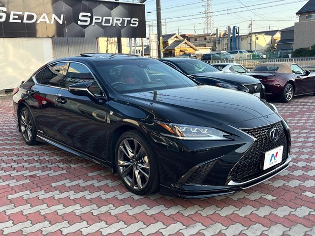 TOYOTA LEXUS ES300H 2019 Image 31