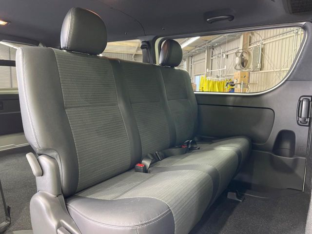 TOYOTA HIACE VAN 4WD 2026 Image 31