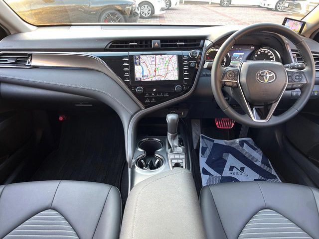 TOYOTA CAMRY HYBRID 2018 Image 31