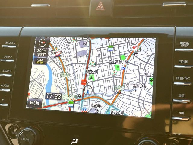 TOYOTA CAMRY HYBRID 2018 Image 31