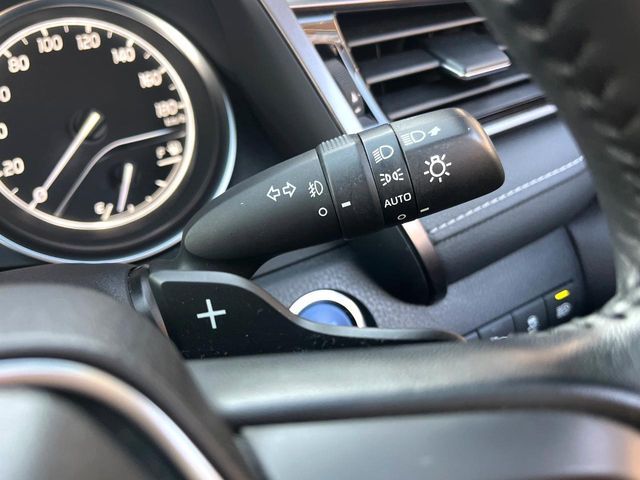 TOYOTA CAMRY HYBRID 2018 Image 31