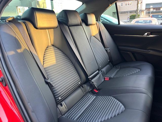 TOYOTA CAMRY HYBRID 2018 Image 31