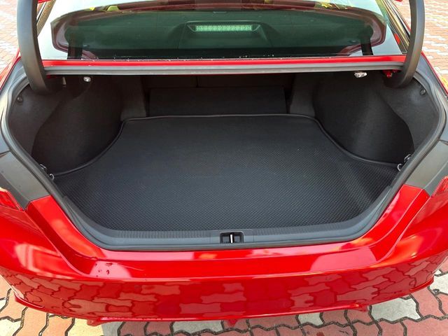 TOYOTA CAMRY HYBRID 2018 Image 31