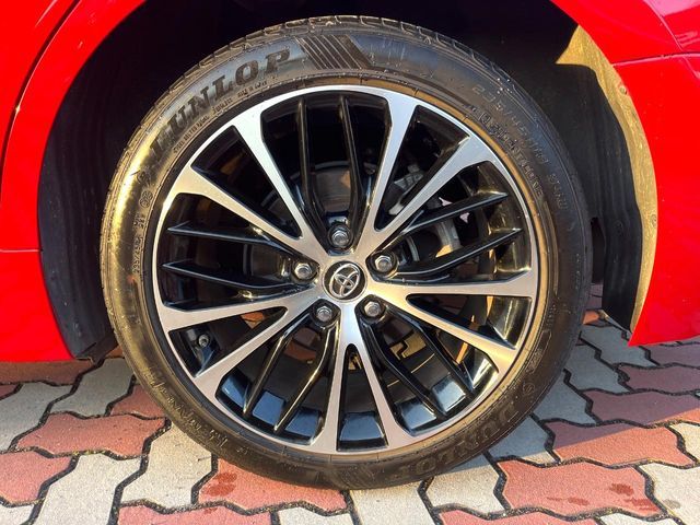 TOYOTA CAMRY HYBRID 2018 Image 31