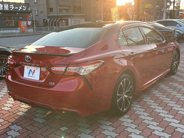 TOYOTA CAMRY HYBRID 2018 Image 31
