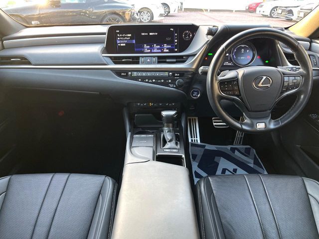 TOYOTA LEXUS ES300H 2020 Image 31