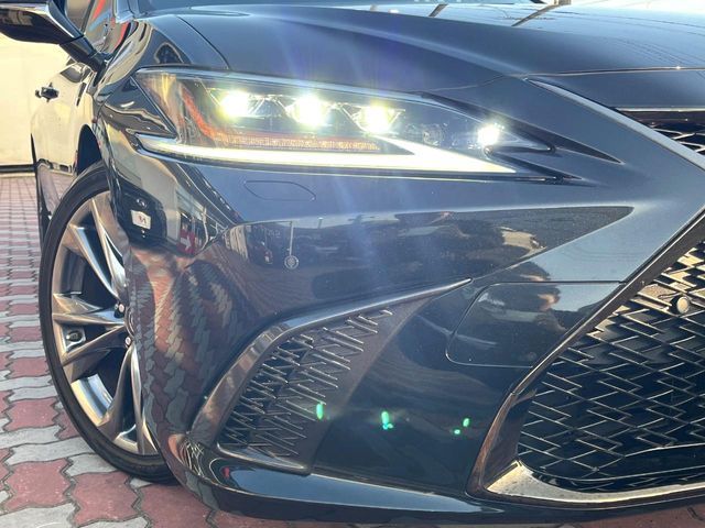 TOYOTA LEXUS ES300H 2020 Image 31