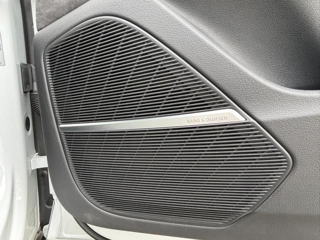 AUDI Q8 2023 Image 31