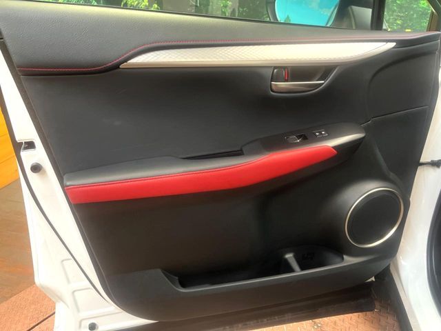 TOYOTA LEXUS NX300H AWD 2019 Image 31