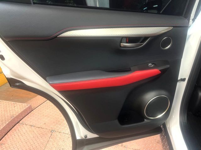 TOYOTA LEXUS NX300H AWD 2019 Image 31