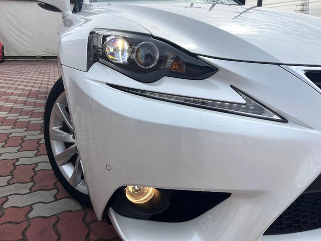 TOYOTA LEXUS IS300H 2013 Image 31