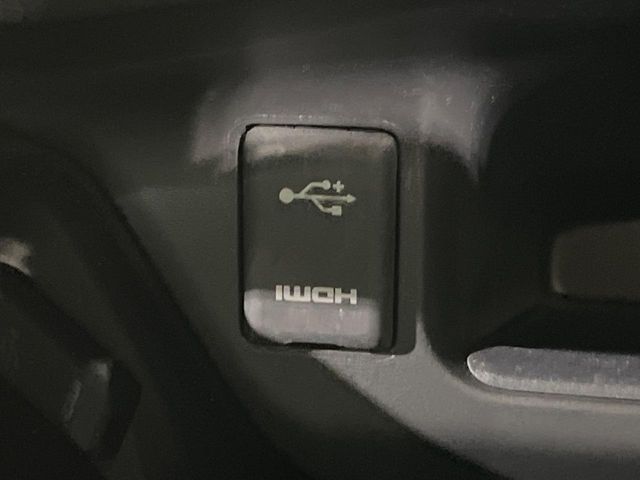 TOYOTA C-HR 2017 Image 31