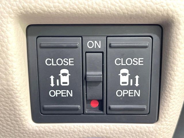 HONDA N BOX 2017 Image 31