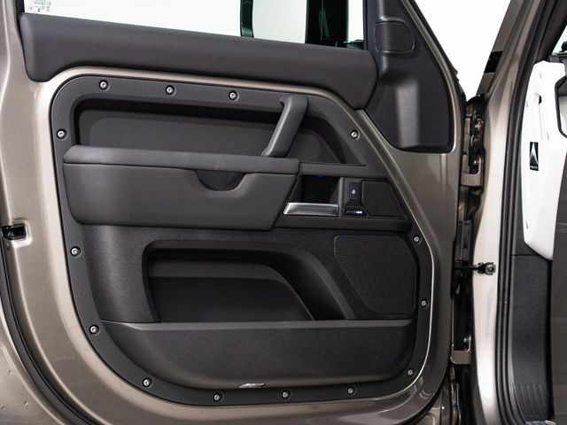 ROVER DEFENDER 2025 Image 31