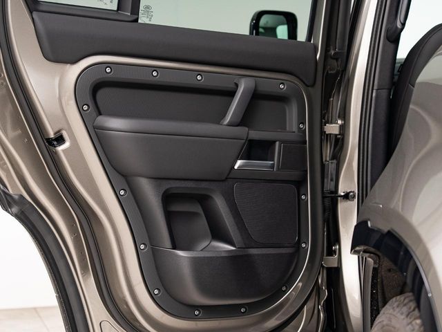 ROVER DEFENDER 2025 Image 31