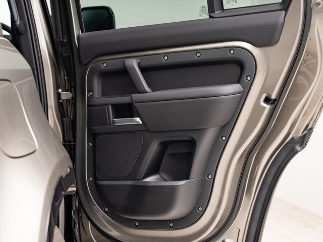 ROVER DEFENDER 2025 Image 31