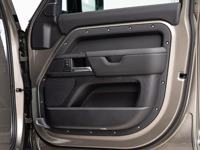 ROVER DEFENDER 2025 Image 31