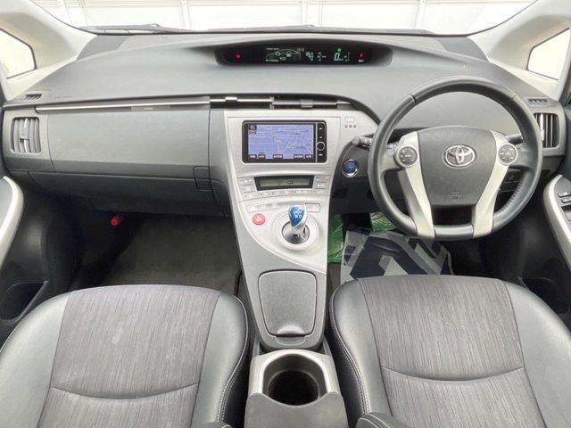 TOYOTA PRIUS 2013 Image 31
