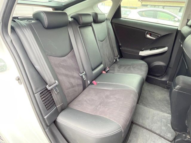 TOYOTA PRIUS 2013 Image 31