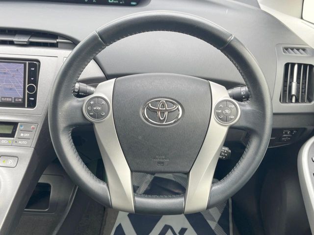 TOYOTA PRIUS 2013 Image 31