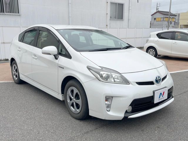 TOYOTA PRIUS 2013 Image 31