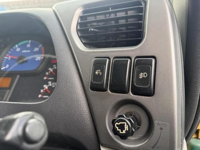 NISSAN DIESEL QUON 2013 Image 31